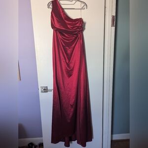 Elegant Red One-Shoulder Evening Dress
